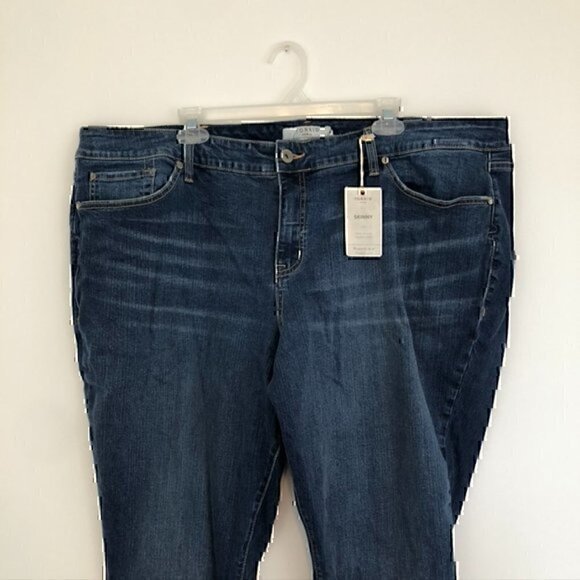 NEW NWT TORRID Plus Size Classic Skinny Jean Vintage Stretch Medium Wash 26 Reg - Picture 4 of 12
